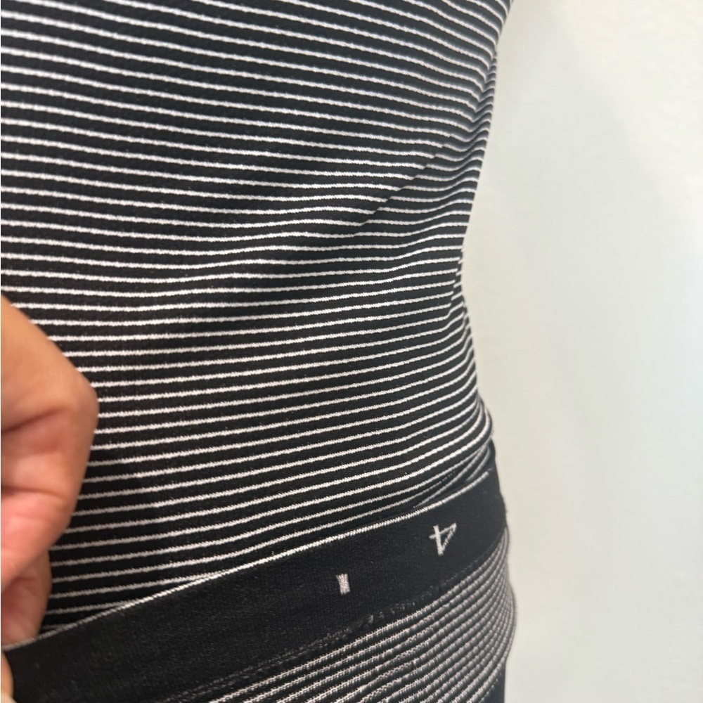 Lululemon Run Swiftly Tech Racerback Stripe top size 4 - Picture 3 of 6